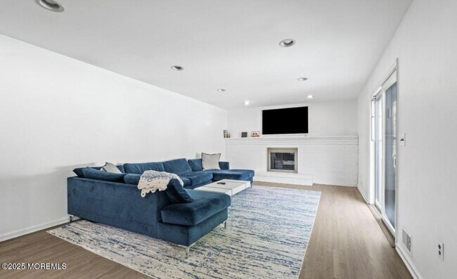 Building Photo - 16 Bridle Dr