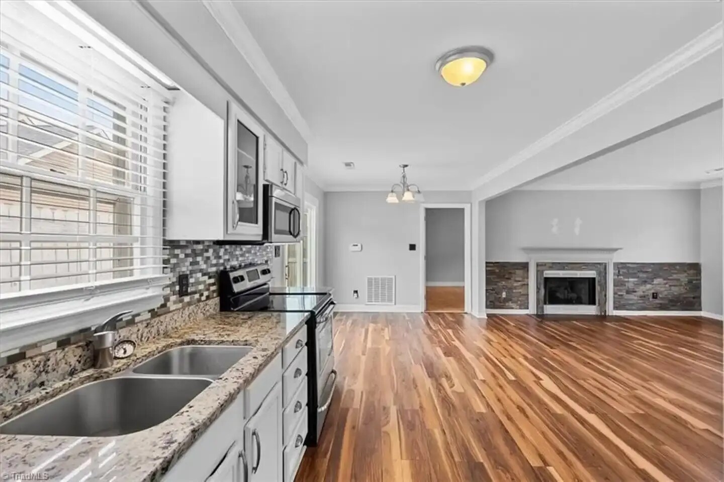 Building Photo - 332 Brookside Ct