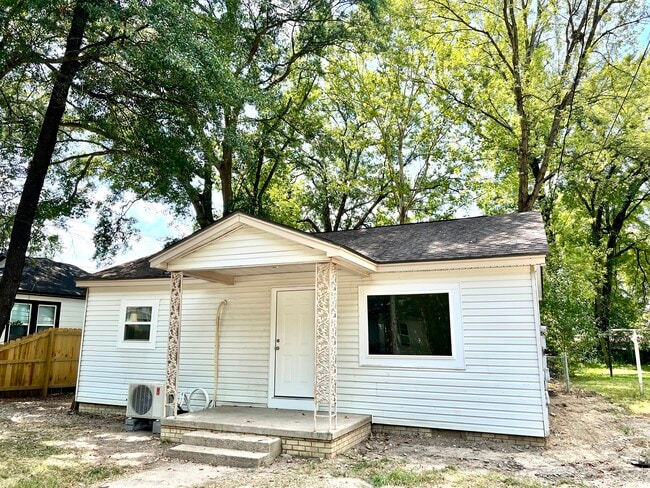 Building Photo - 1623 E Sullenberger Ave