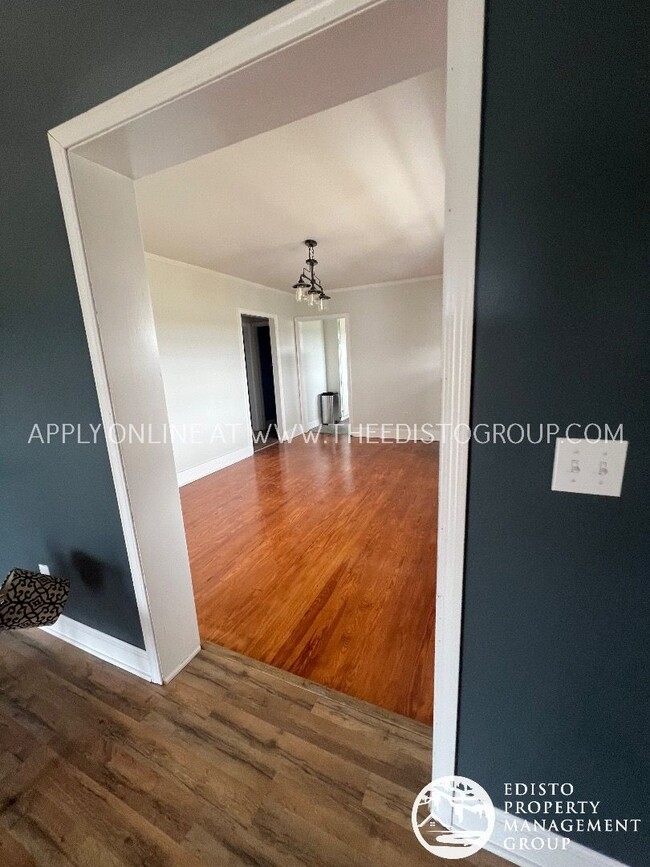 Building Photo - Spacious 2-Bedroom Country Home with Expan...