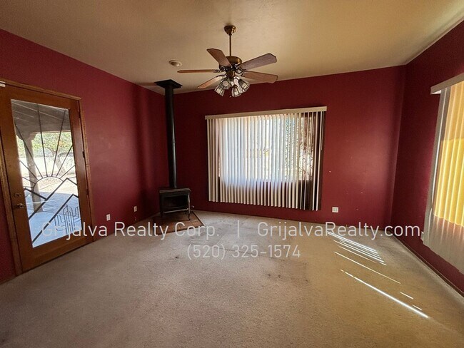 Building Photo - Huge Retreat Style Property for Rent in Central Tucson (Ft Lowell/Campbell)