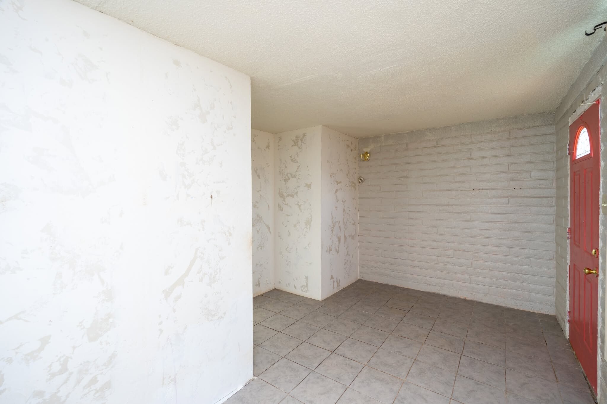 Building Photo - 702 N Skyline Dr