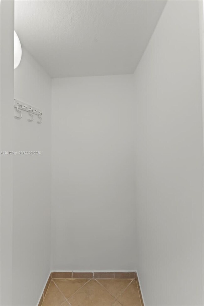 Building Photo - 3502 W 86th Terrace