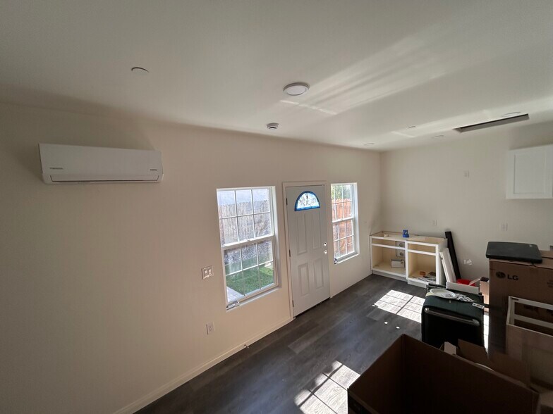 Building Photo - 1467 W Hartford Way