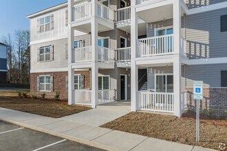 Building Photo - 612 E River Dr