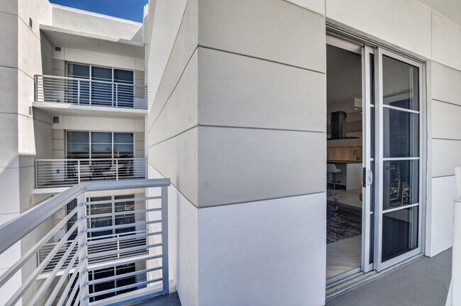 Building Photo - 155 E Boca Raton Rd