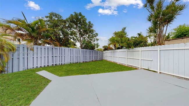 Building Photo - 917 SW 135th Ct