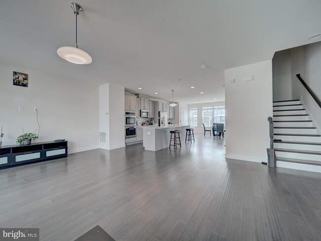 Building Photo - 8832 Englewood Farms Dr
