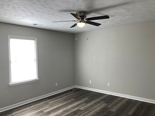 Building Photo - Newly Remodeled 3 br/2 bath Ranch Home! Minutes from Ft. Bragg, Downtown Fayetteville.