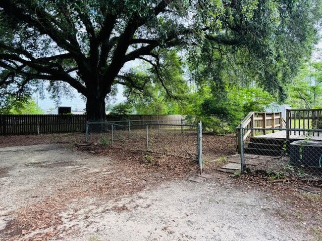 Building Photo - Old Maco Road