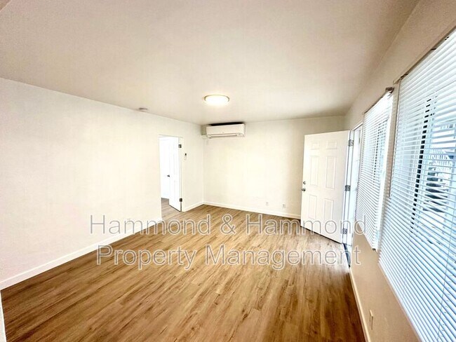 Building Photo - 5854 Tujunga Ave