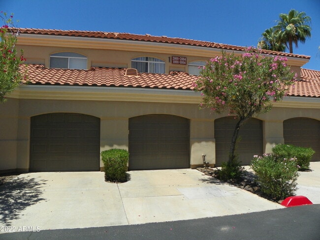 Building Photo - 8653 E Royal Palm Rd