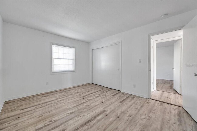 Building Photo - 108 Pompano Dr SE