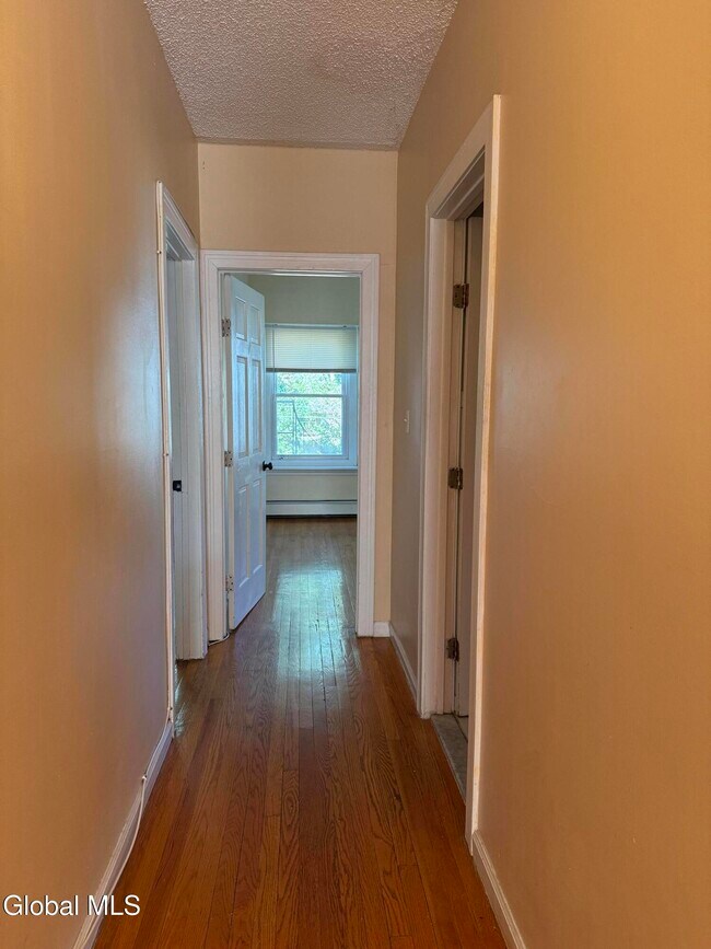 Building Photo - 8 Hall Pl