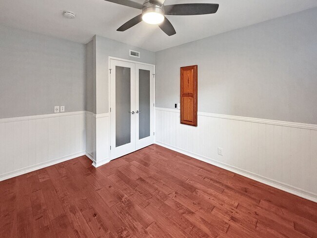 Building Photo - Beautiful 4BD/2BA w/ Attached Garage & Lar...
