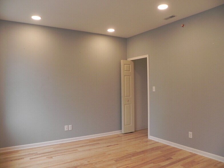 Building Photo - 813 N 41st St