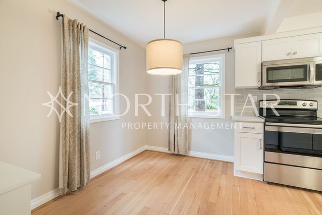 Building Photo - Newly Remodeled Lake Oswego Cottage With Lake Access.