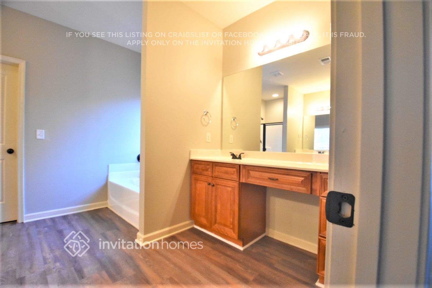 Building Photo - 948 Pine Ln