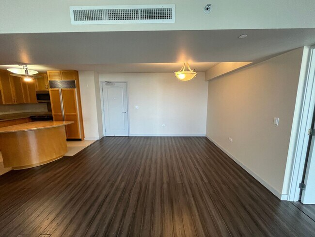 Building Photo - Moana Pacific (Honolulu/Ala Moana) 2 bedroom + den with central AC and 2 covered parking