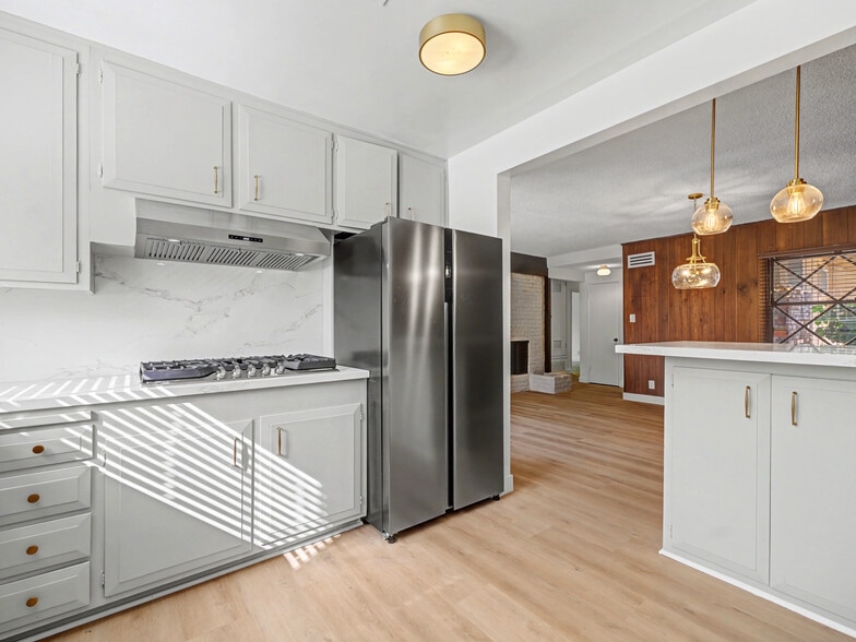 Building Photo - 4413 Canoga Dr