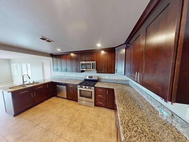 Building Photo - 5375 E Falls View Dr