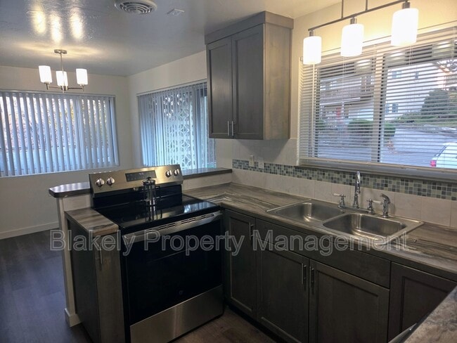 Building Photo - 2118 S Roosevelt St