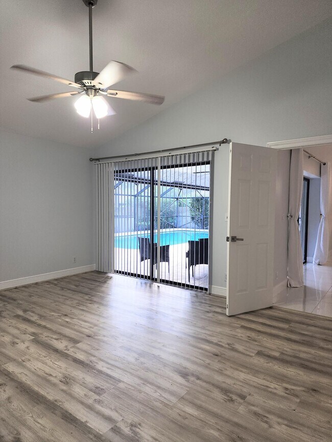 Building Photo - 14526 Paddock Dr