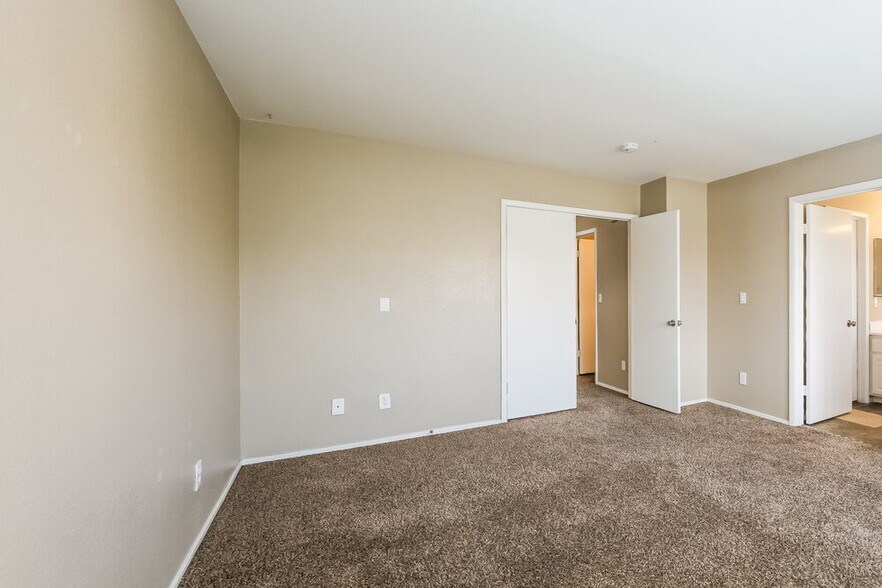 Building Photo - 3636 Beacon Point St