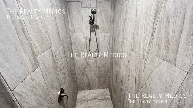 Building Photo - 1247 San Matio St