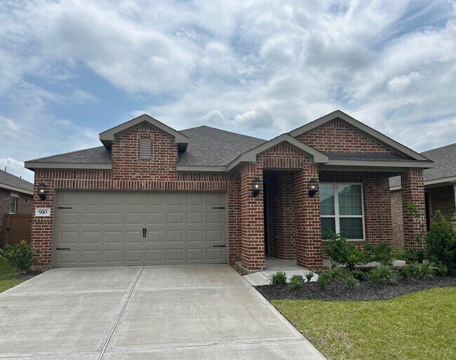 Primary Photo - 910 Whispering Winds Dr
