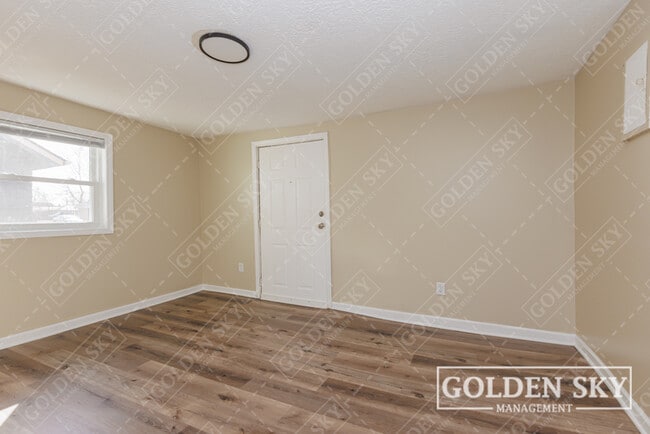 Building Photo - 2915 S Vine St