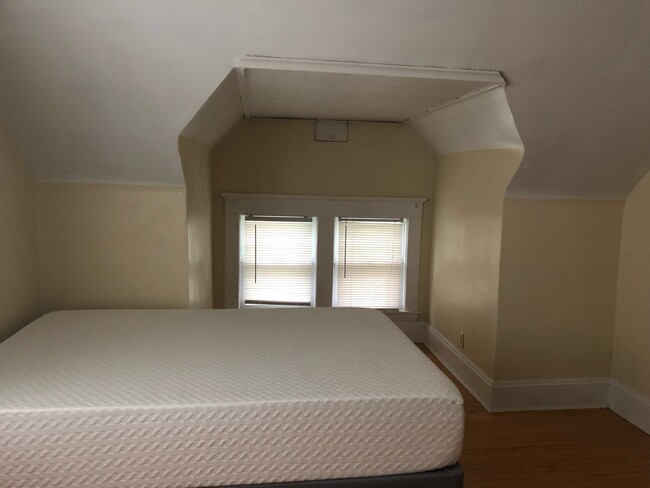 Bedroom - 717 Maryland Ave