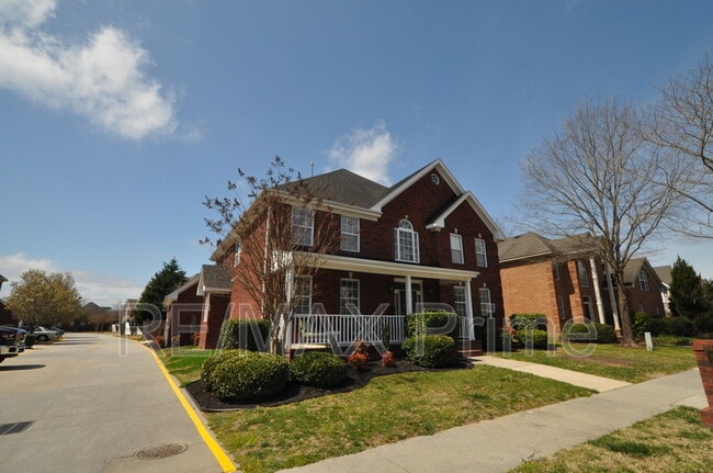 Building Photo - 1024 Long Beeches Ave