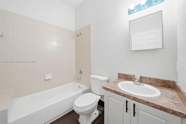 Building Photo - 902 SW 8th Pl