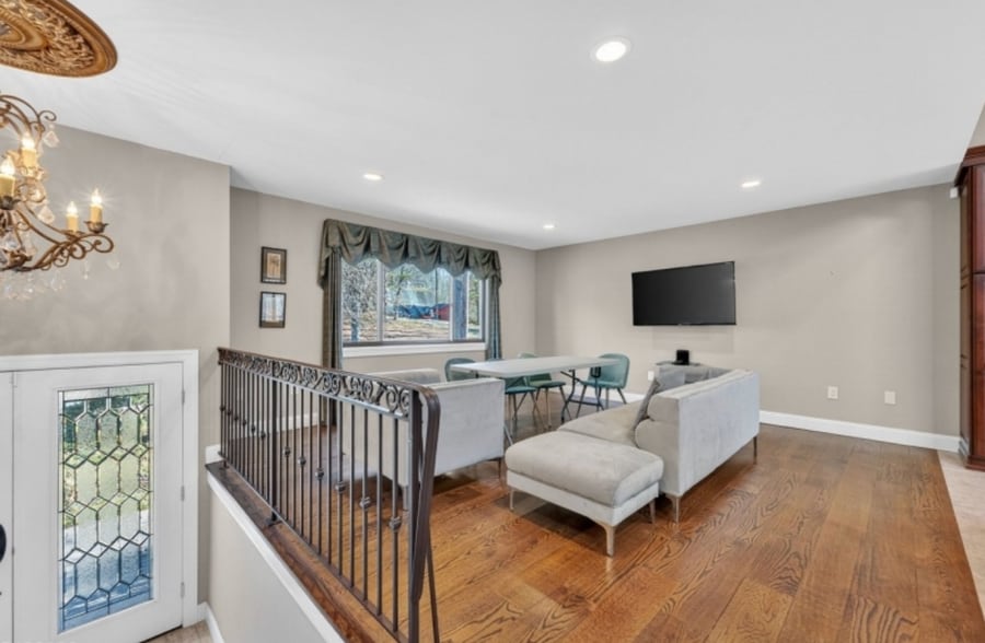 Building Photo - 2289 Brookside Dr