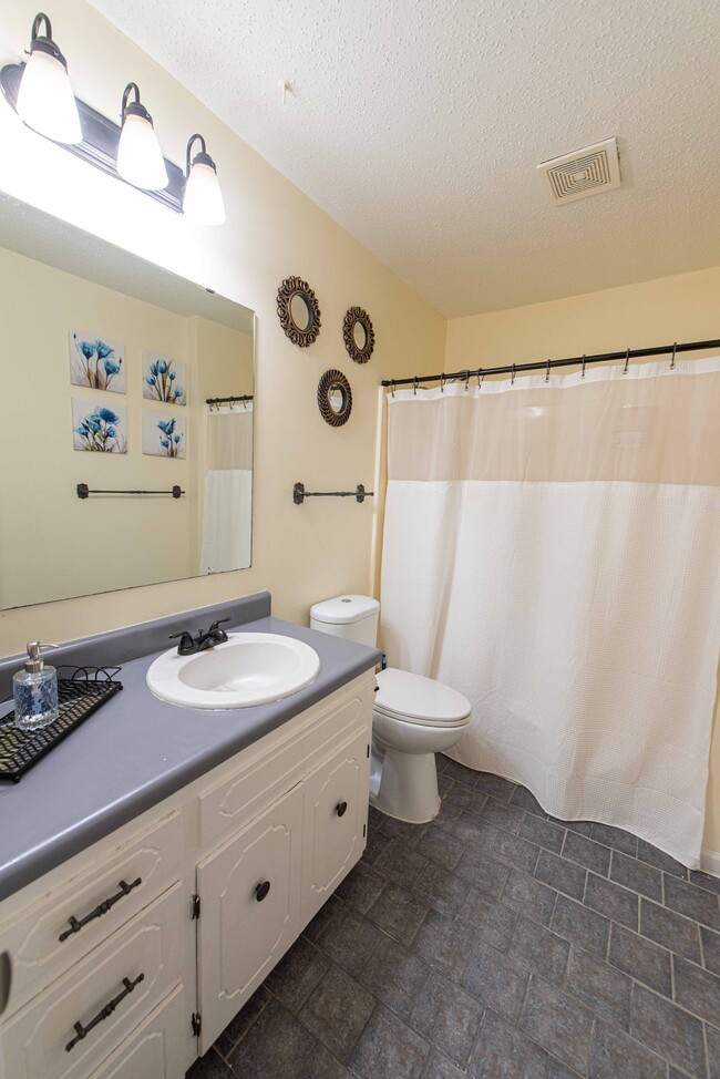 Building Photo - 9108 Peach Tree Ln