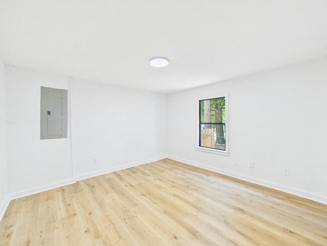 Building Photo - 412 Church St