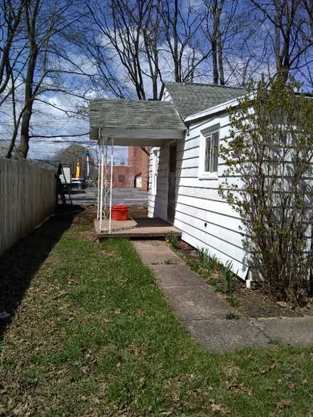 Building Photo - 1023 Harley Alley