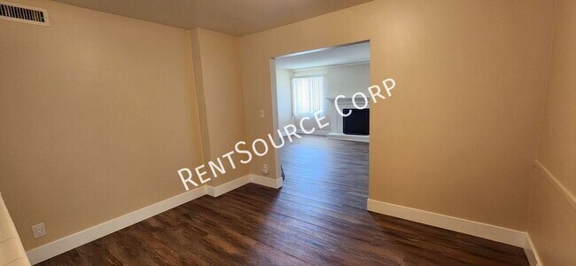 Building Photo - 708 Santa Barbara Dr W