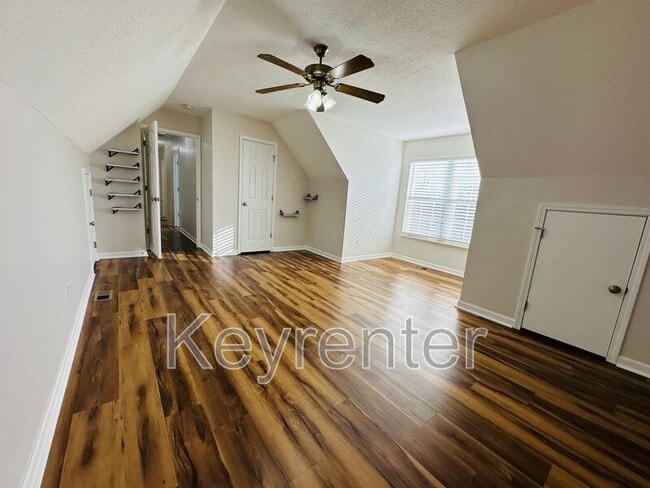 Building Photo - 10809 Topview Ln