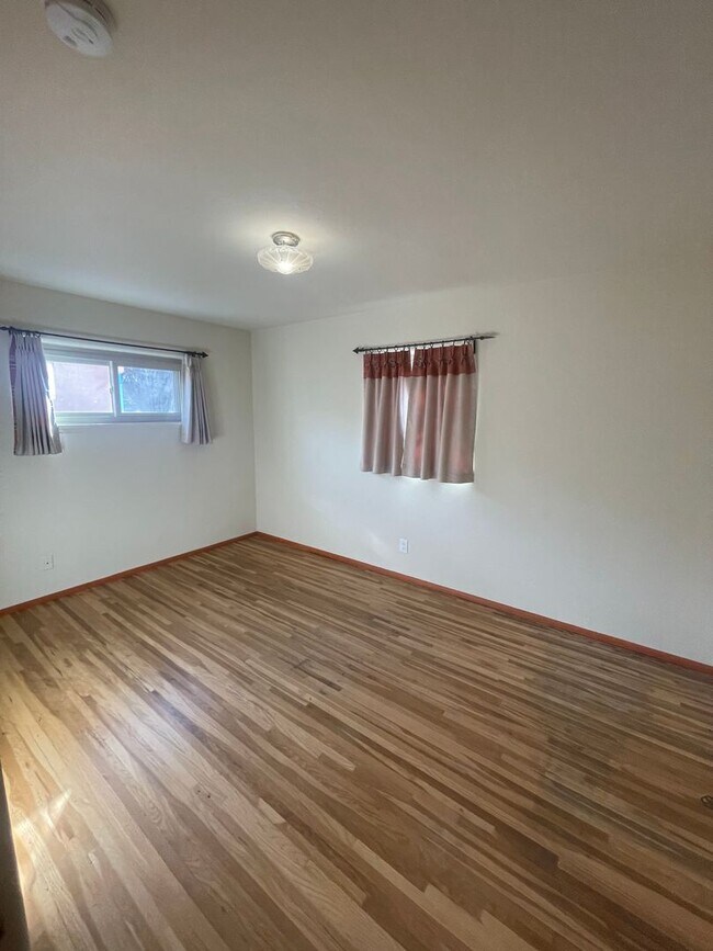 Building Photo - Casa Alegre 2 bedroom, 1 bath on Osage. Ha...