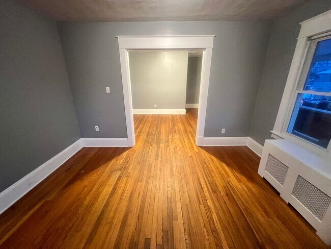 Building Photo - 30 Beverly St