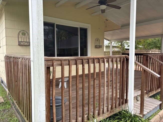 Building Photo - 830 S Beach St