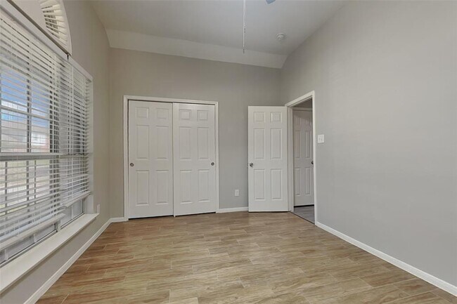 Building Photo - 2146 Berkshire Elm St