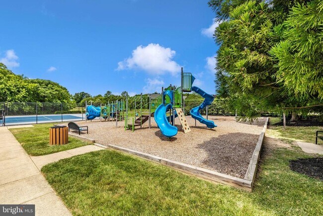 Building Photo - 3852 Glasgow Way