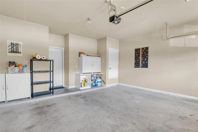 Building Photo - 520 S Meadowlark St