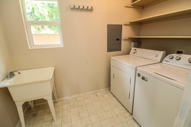 Building Photo - Coming Soon! Very well maintained home wit...