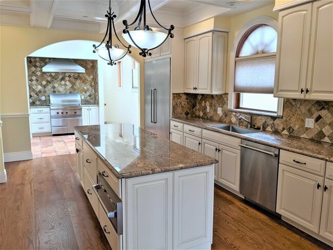 Building Photo - 2912 21st Ave