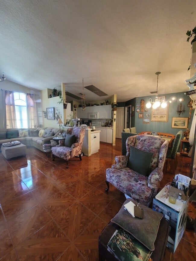 Building Photo - 8430 Madrid Rd