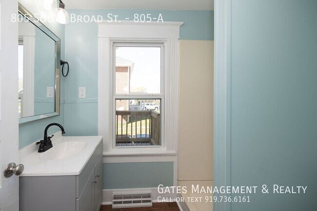 Building Photo - 805 S Broad St